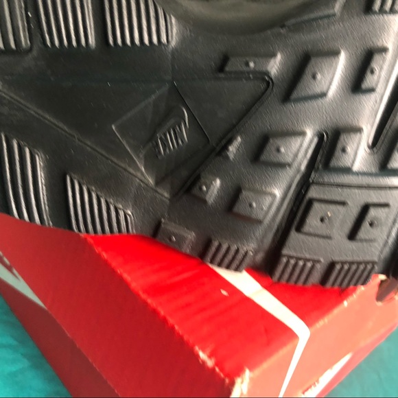 Boys - Size 11C Nike Air Huarache Triple Black Sneakers - Picture 5 of 9